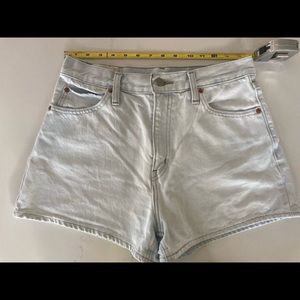 Levi’s A Line Shorts in Light Wash